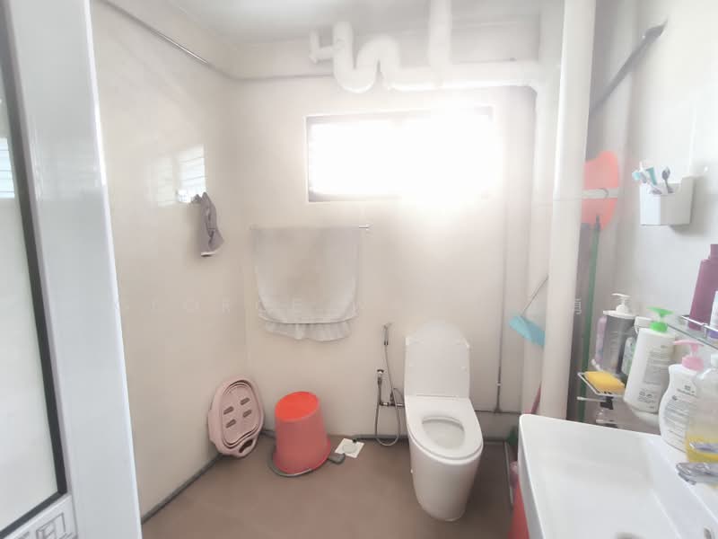 274 Choa Chu Kang Avenue 2, 274 Choa Chu Kang Avenue 2, 4 Bedrooms, 1,539 sqft, HDB Flat For Sale, by George Wang 王勇, 500179164 - Bathroom - PropertyGuru.com.sg