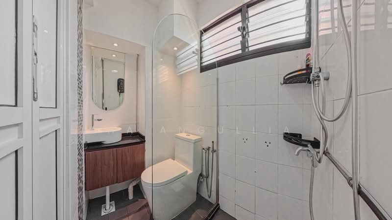 217 Tampines Street 23, 217 Tampines Street 23, 3 Bedrooms, 1,001 sqft, HDB Flat For Sale, by Sha Angullia, 500179185 - Bathroom - PropertyGuru.com.sg