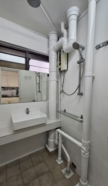 4 Ghim Moh Road, 4 Ghim Moh Road, 2 Bedrooms, 700 sqft, HDB Flat For Rent, by Carol Phui, 500179236 - Bathroom - PropertyGuru.com.sg