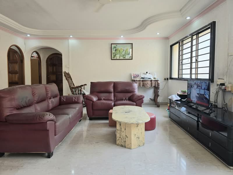 742 Tampines Street 72, 742 Tampines Street 72, 4 Bedrooms, 1,313 sqft, HDB Flat For Sale, by Anni Kum 甘岸霓, 500179238 - Living Room - PropertyGuru.com.sg
