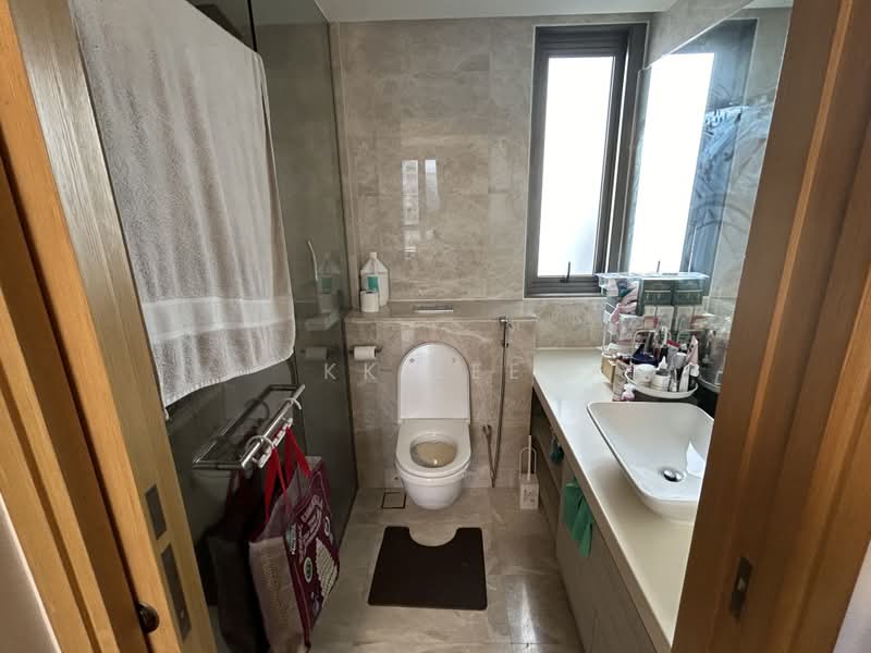 6 Derbyshire, 6 Derbyshire Road, 3 Bedrooms, 1,012 sqft, Condominium For Rent, by KK Lee, 500179239 - Bathroom - PropertyGuru.com.sg