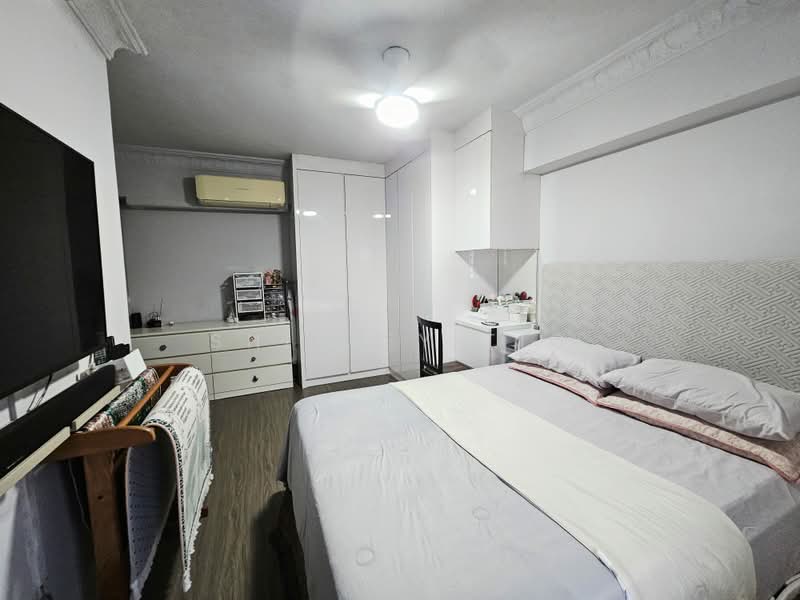 679B Jurong West Central 1, 679B Jurong West Central 1, 3 Bedrooms, 1,238 sqft, HDB Flat For Sale, by Shirley Tio, 500179240 - Master Bedroom - PropertyGuru.com.sg