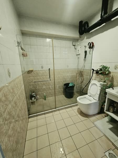 679B Jurong West Central 1, 679B Jurong West Central 1, 3 Bedrooms, 1,238 sqft, HDB Flat For Sale, by Shirley Tio, 500179240 - Master Bathroom - PropertyGuru.com.sg