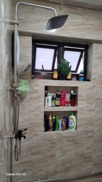 679B Jurong West Central 1, 679B Jurong West Central 1, 3 Bedrooms, 1,238 sqft, HDB Flat For Sale, by Shirley Tio, 500179240 - Common Bathroom - PropertyGuru.com.sg