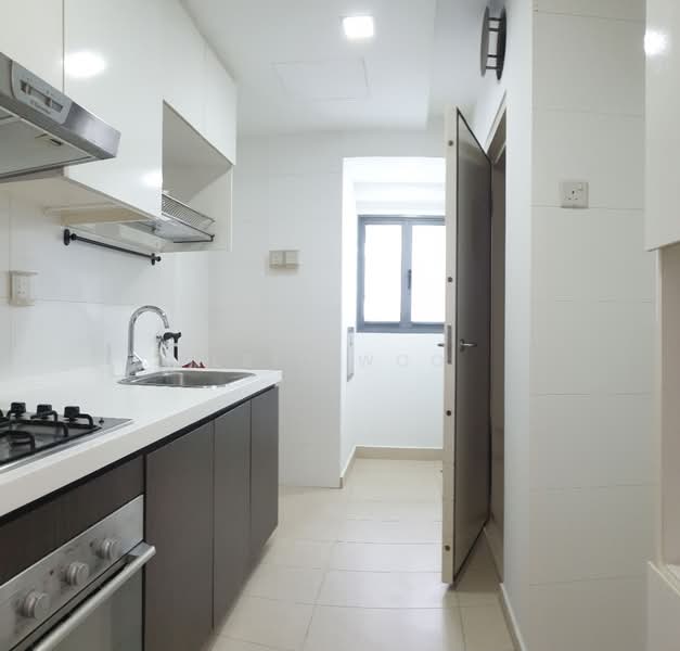 Waterfront Waves, 766 Bedok Reservoir Road, 2 Bedrooms, 969 sqft, Condominium For Rent, by Eric Woo, 500179244 - Kitchen - PropertyGuru.com.sg