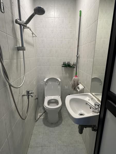Northoaks, 20 Woodlands Cresent, Room Rental, 80 sqft, Condominium For Rent, by Yeong Wei Jian, 500179248 - Bathroom - PropertyGuru.com.sg