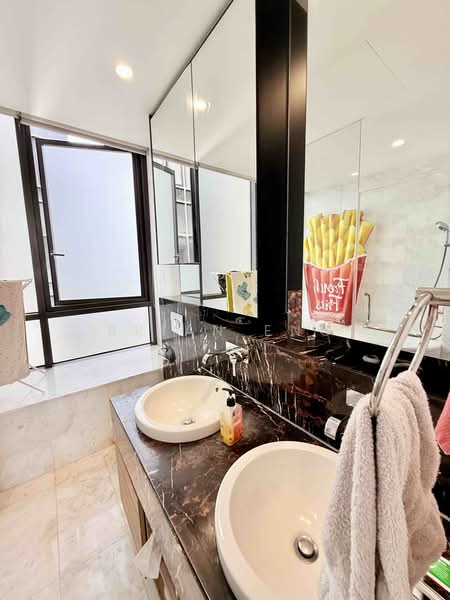 Meier Suites, 10 Margate Road, 3 Bedrooms, 1,798 sqft, Apartment For Sale, by Brian Eng, 500179268 - Master Bathroom - PropertyGuru.com.sg