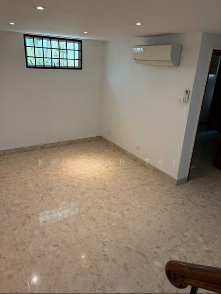 University Park, University Walk, 5 Bedrooms, 2,800 sqft, Semi-Detached House For Rent, by Kah Poh Tay, 500179274 - Basement study - PropertyGuru.com.sg