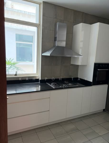 University Park, University Walk, 5 Bedrooms, 2,800 sqft, Semi-Detached House For Rent, by Kah Poh Tay, 500179274 - Kitchen - PropertyGuru.com.sg