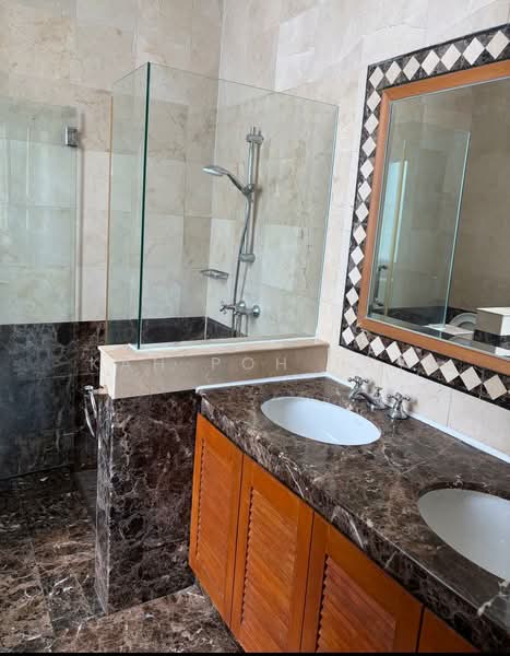 University Park, University Walk, 5 Bedrooms, 2,800 sqft, Semi-Detached House For Rent, by Kah Poh Tay, 500179274 - Master bathroom - PropertyGuru.com.sg