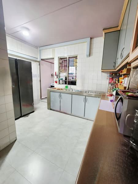 330 Yishun Ring Road, 330 Yishun Ring Road, 3 Bedrooms, 1,162 sqft, HDB Flat For Sale, by Hazel Lim Chew Lian, 500179282 - Spacious Kitchen - PropertyGuru.com.sg