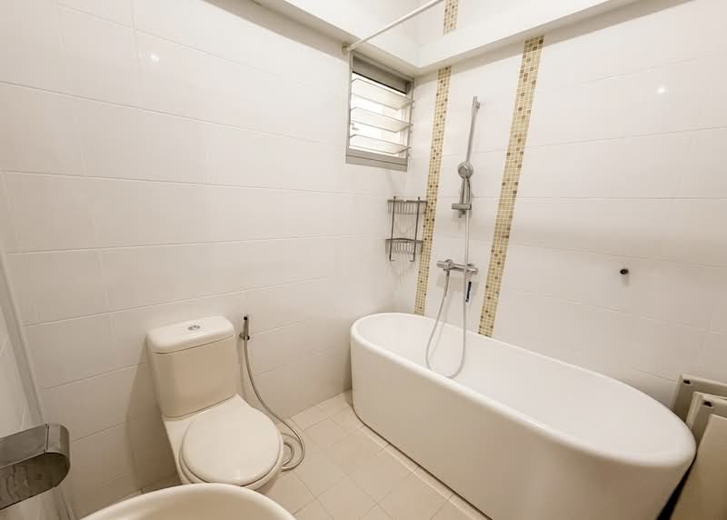 590B Montreal Link, 590B Montreal Link, 3 Bedrooms, 1,001 sqft, HDB Flat For Sale, by Chloe Fang, 500179296 - Master Bathroom - PropertyGuru.com.sg