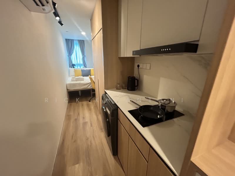 LUXURIOUS RV STUDIO, , 1 Bedroom, 240 sqft, Condominium For Rent, by Rick Khiantani, 500179305 - Kitchen - PropertyGuru.com.sg