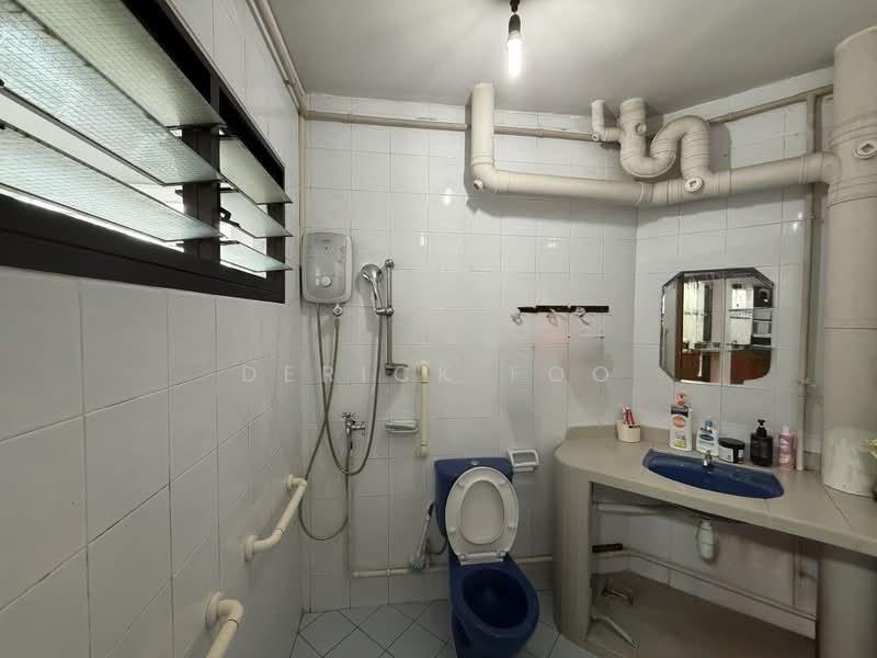 227C Compassvale Drive, 227C Compassvale Drive, 3 Bedrooms, 1,238 sqft, HDB Flat For Sale, by Derick Foo, 500179309 - Bathroom - PropertyGuru.com.sg
