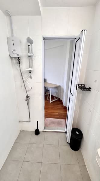 Simei Green Condominium, 1 Simei Street 4, Room Rental, 150 sqft, Condominium For Rent, by Bryan Cheng, 500179311 - Bathroom - PropertyGuru.com.sg
