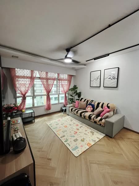 782E Woodlands Crescent, 782E Woodlands Crescent, 3 Bedrooms, 990 sqft, HDB Flat For Sale, by Ethan Goh, 500179322 - Living Room - PropertyGuru.com.sg