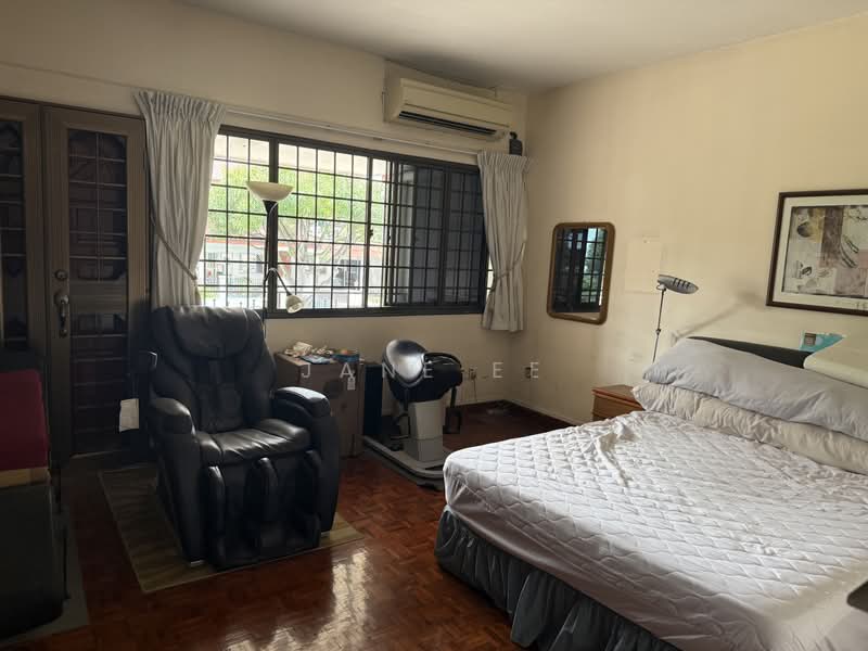 Freehold terrace of large land size 2673sqft minutes to Serangoon MRT, , 5 Bedrooms, 2,971 sqft, Terraced House For Sale, by Jane Ee, 500179324 - Bedroom - PropertyGuru.com.sg