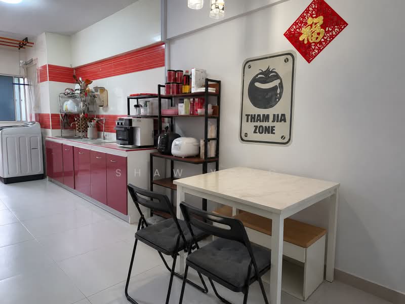 517 Jurong West Street 52, 517 Jurong West Street 52, 2 Bedrooms, 797 sqft, HDB Flat For Sale, by Shaw Yong, 500179332 - Kitchen - PropertyGuru.com.sg
