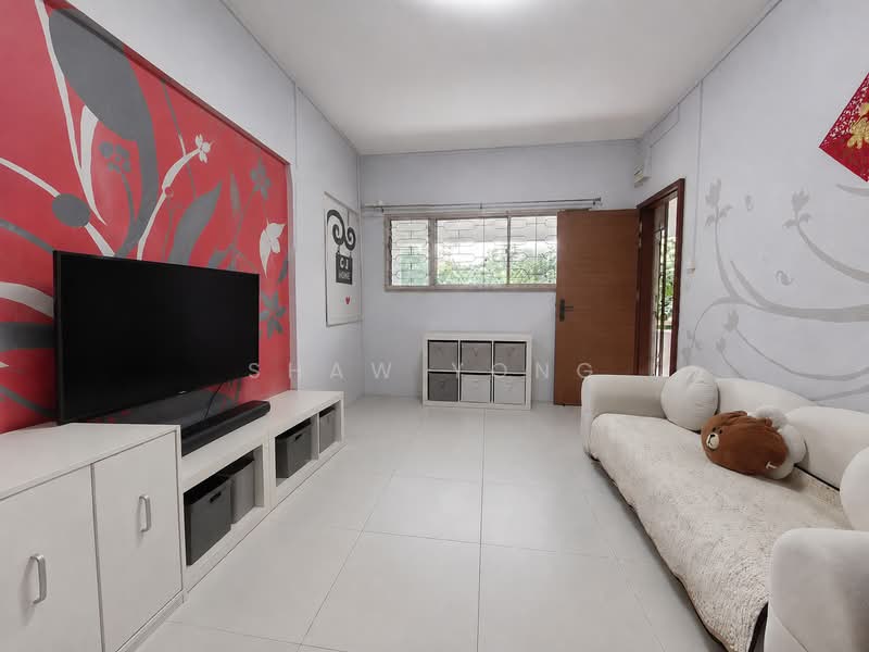 517 Jurong West Street 52, 517 Jurong West Street 52, 2 Bedrooms, 797 sqft, HDB Flat For Sale, by Shaw Yong, 500179332 - Living Room - PropertyGuru.com.sg