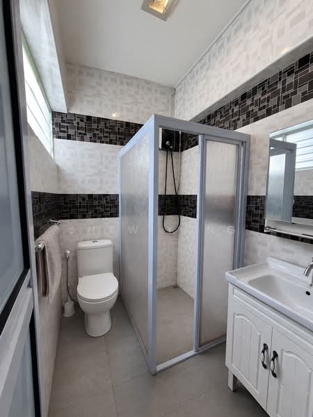 517 Jurong West Street 52, 517 Jurong West Street 52, 2 Bedrooms, 797 sqft, HDB Flat For Sale, by Shaw Yong, 500179332 - Bathroom - PropertyGuru.com.sg