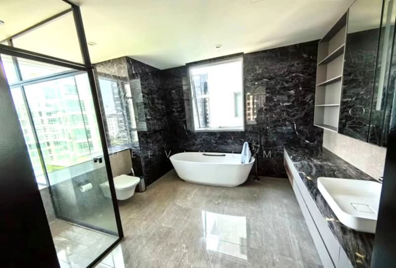 Boulevard 88, 86 Orchard Boulevard, 3 Bedrooms, 1,776 sqft, Condominium For Rent, by Delvin Lim, 500179354 - Master Bathroom - PropertyGuru.com.sg