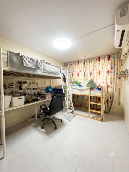 207 Serangoon Central, 207 Serangoon Central, 2 Bedrooms, 689 sqft, HDB Flat For Rent, by Parry Tiwari Pradeep, 500179355 - Bedroom - PropertyGuru.com.sg