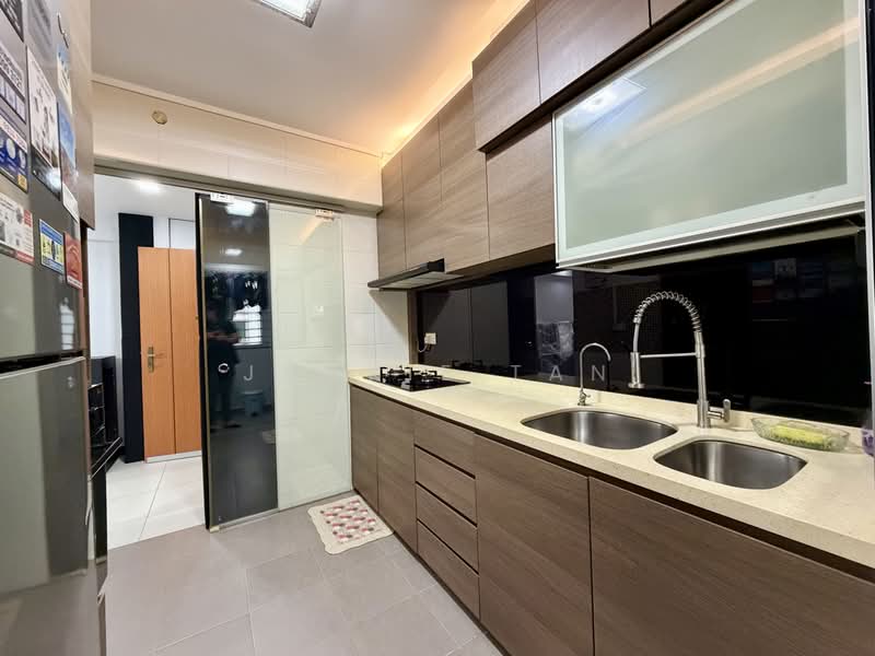 211D Punggol Walk, 211D Punggol Walk, 2 Bedrooms, 721 sqft, HDB Flat For Sale, by JACKIE TAN, 500179378 - Kitchen - PropertyGuru.com.sg
