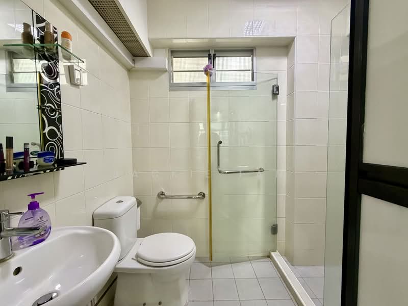 211D Punggol Walk, 211D Punggol Walk, 2 Bedrooms, 721 sqft, HDB Flat For Sale, by JACKIE TAN, 500179378 - Bathroom - PropertyGuru.com.sg