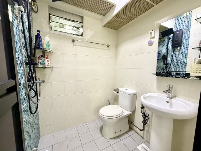 211D Punggol Walk, 211D Punggol Walk, 2 Bedrooms, 721 sqft, HDB Flat For Sale, by JACKIE TAN, 500179378 - Bathroom - PropertyGuru.com.sg