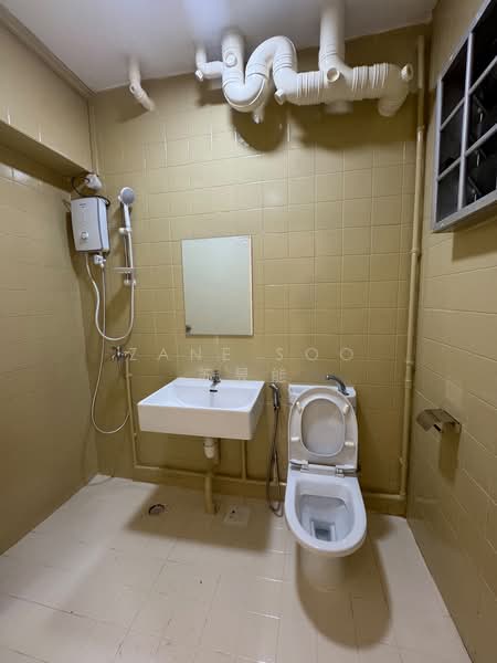 968 Hougang Avenue 9, 968 Hougang Avenue 9, 3 Bedrooms, 990 sqft, HDB Flat For Rent, by Zane Soo 苏昱能, 500179390 - Bathroom - PropertyGuru.com.sg