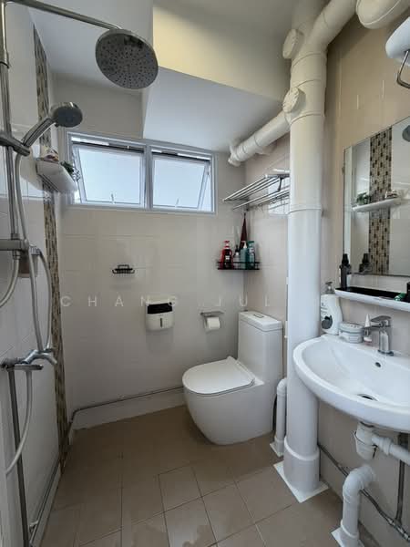 128 Ang Mo Kio Avenue 3, 128 Ang Mo Kio Avenue 3, 2 Bedrooms, 721 sqft, HDB Flat For Sale, by Chang Juliet, 500179391 - Common Bathroom - PropertyGuru.com.sg