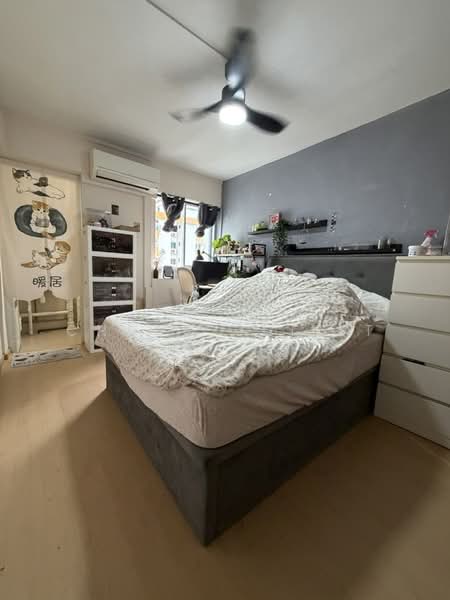 128 Ang Mo Kio Avenue 3, 128 Ang Mo Kio Avenue 3, 2 Bedrooms, 721 sqft, HDB Flat For Sale, by Chang Juliet, 500179391 - Master Bedroom - PropertyGuru.com.sg
