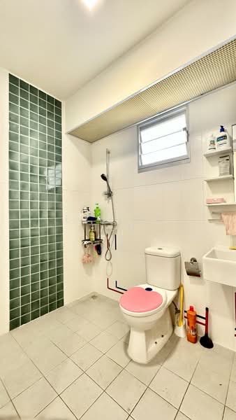 416A Fernvale Link, 416A Fernvale Link, 3 Bedrooms, 1,001 sqft, HDB Flat For Rent, by Edmund Toh, 500179394 - Bathroom - PropertyGuru.com.sg