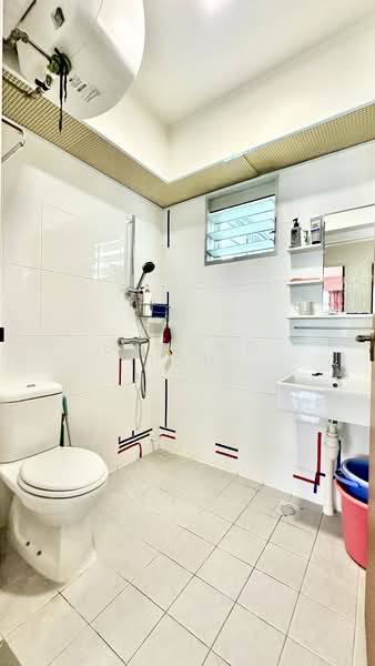 416A Fernvale Link, 416A Fernvale Link, 3 Bedrooms, 1,001 sqft, HDB Flat For Rent, by Edmund Toh, 500179394 - Bathroom - PropertyGuru.com.sg