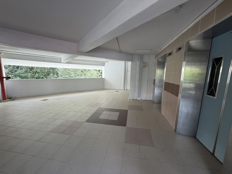 8 Empress Road, 8 Empress Road, 2 Bedrooms, 700 sqft, HDB Flat For Sale, by Lily Ho, 500179398 - Corridor - PropertyGuru.com.sg