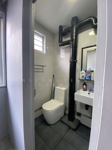 745 Jurong West Street 73, 745 Jurong West Street 73, 3 Bedrooms, 1,119 sqft, HDB Flat For Sale, by Nijamudeen Deeno, 500179402 - Bathroom - PropertyGuru.com.sg