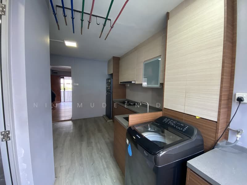 745 Jurong West Street 73, 745 Jurong West Street 73, 3 Bedrooms, 1,119 sqft, HDB Flat For Sale, by Nijamudeen Deeno, 500179402 - Kitchen - PropertyGuru.com.sg