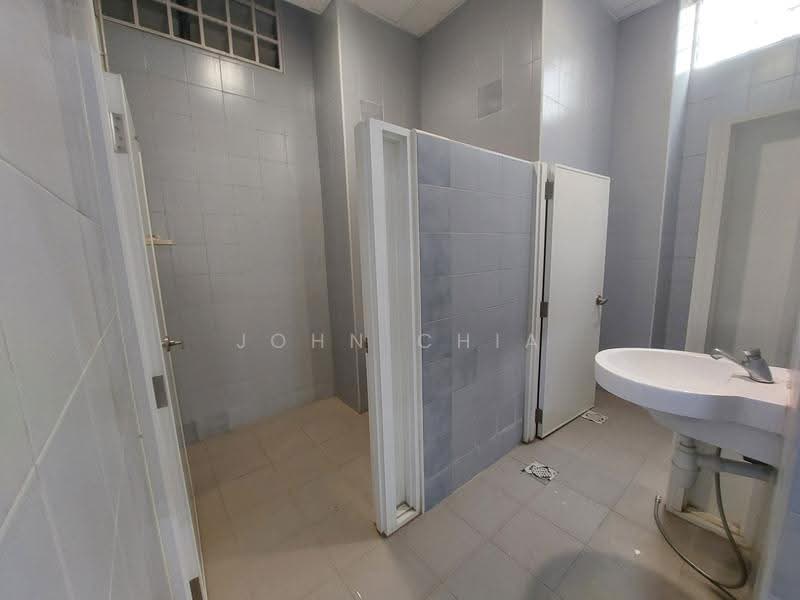 Prime Industrial Building, 39B Jalan Pemimpin, Ang Mo Kio / Bishan / Thomson, 3,000 sqft, Light Industrial (B1) For Rent, by John Chia, 500179410 - Bathroom - CommercialGuru.com.sg