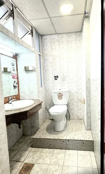 St Francis Court, 90 Saint Francis Road, Room Rental, 100 sqft, Apartment For Rent, by Jeff Soh, 500179412 - Bathroom - PropertyGuru.com.sg