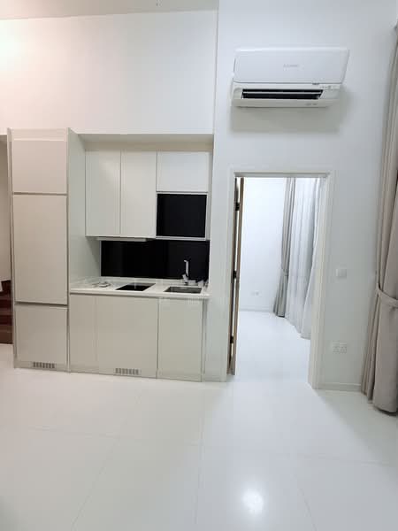 Loft@Holland, 151 Holland Road, 2 Bedrooms, 1,141 sqft, Condominium For Rent, by Anthea Yeo 杨丽娇, 500179413 - Kitchen - PropertyGuru.com.sg