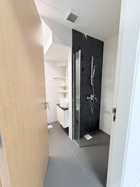 Loft@Holland, 151 Holland Road, 2 Bedrooms, 1,141 sqft, Condominium For Rent, by Anthea Yeo 杨丽娇, 500179413 - Bathroom - PropertyGuru.com.sg