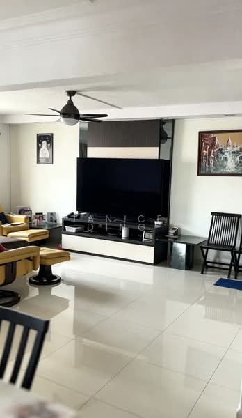 173 Bishan Street 13, 173 Bishan Street 13, 3 Bedrooms, 1,302 sqft, HDB Flat For Sale, by Janice Ding, 500179422 - Living Room - PropertyGuru.com.sg