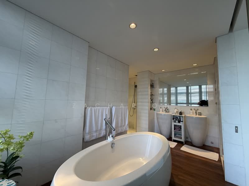 Hills Apartment, 46 Goldhill Avenue, 4 Bedrooms, 2,992 sqft, Apartment For Sale, by Zachar Oh, 500179429 - Master Bathroom - PropertyGuru.com.sg