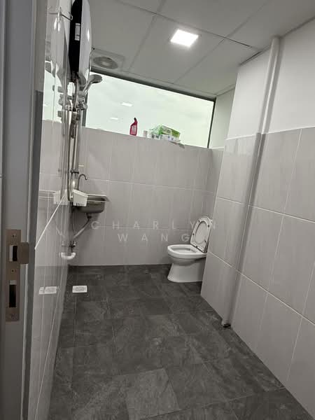 Enterprise Hub, 48 Toh Guan Road East, 1,600 sqft, Factory / Workshop (B2) For Rent, by Charlyn Wang, 500179436 - Bathroom - CommercialGuru.com.sg