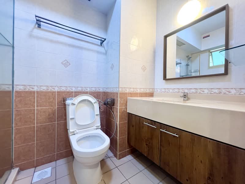 138 Edgedale Plains, 138 Edgedale Plains, 3 Bedrooms, 1,195 sqft, HDB Flat For Rent, by DOEVEN REAL ESTATE, 500179440 - Bathroom - PropertyGuru.com.sg