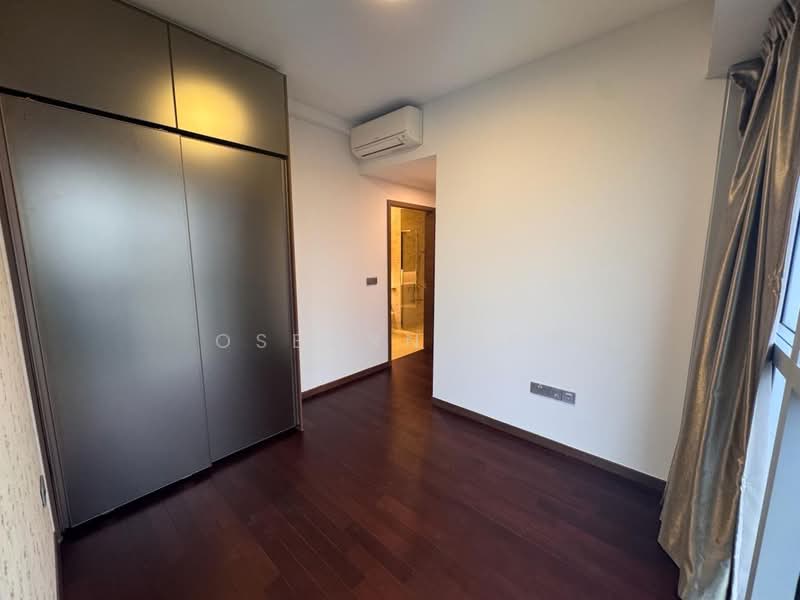 Queens Peak, 1 Dundee Road, 3 Bedrooms, 947 sqft, Condominium For Rent, by Osborn Yeo, 500179452 - Master Bedroom - PropertyGuru.com.sg