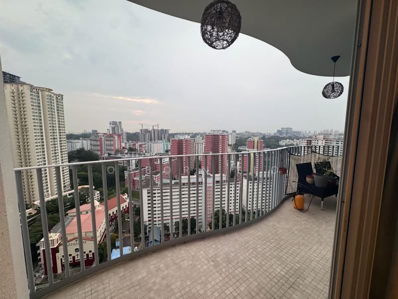 Queens Peak, 1 Dundee Road, 3 Bedrooms, 947 sqft, Condominium For Rent, by Osborn Yeo, 500179452 - Balcony - PropertyGuru.com.sg