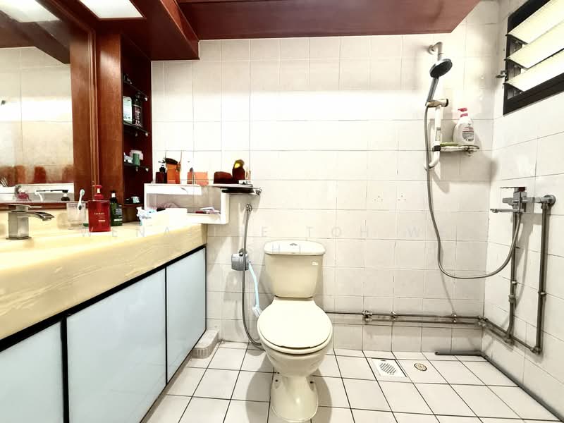 232 Compassvale Walk, 232 Compassvale Walk, 3 Bedrooms, 1,300 sqft, HDB Flat For Rent, by Wenaline Toh Wei Shi, 500179460 - Bathroom - PropertyGuru.com.sg