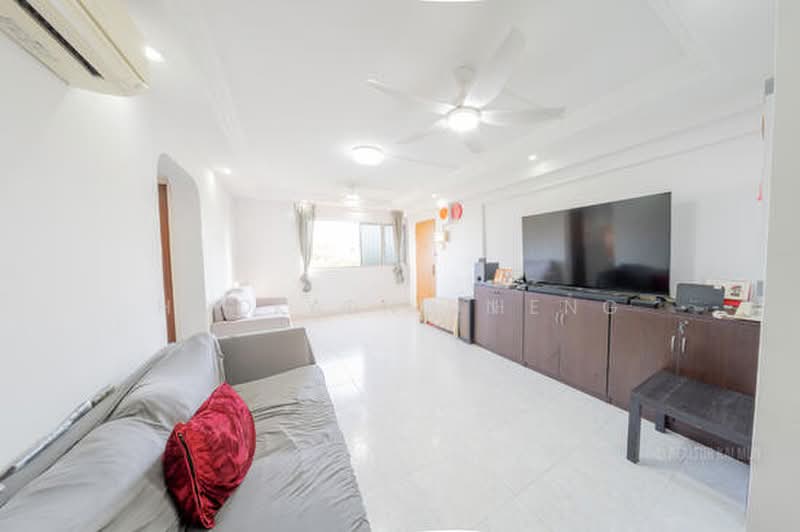475 Ang Mo Kio Avenue 10, 475 Ang Mo Kio Avenue 10, 3 Bedrooms, 990 sqft, HDB Flat For Sale, by Hoo Yong Heng, 500179463 - Living Room - PropertyGuru.com.sg