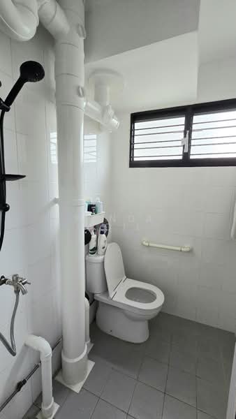 542 Bedok North Street 3, 542 Bedok North Street 3, Room Rental, 100 sqft, HDB Flat For Rent, by Panda Aqil, 500179472 - Bathroom - PropertyGuru.com.sg